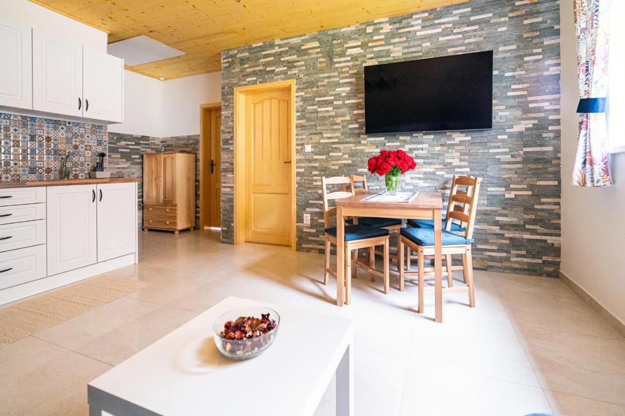Apartmany Pod Rozsutcom - Zatkov Dvor - Prijazd Do Ubytovania Autom S Pohonom 4X4 Terchová Exterior foto